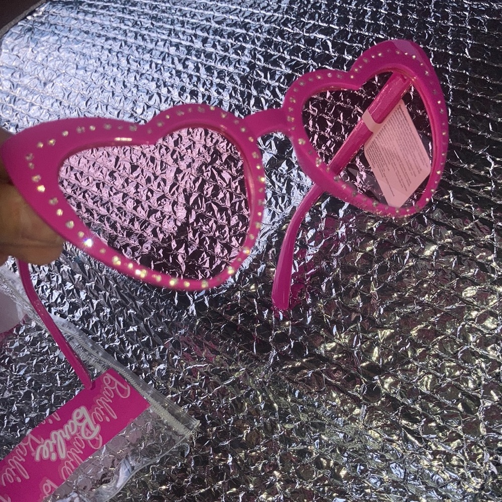 FINAL DROP🚨🏖️ NWT Pink rhinestone sunglasses RETRO VIBES Barbie Barbiecore